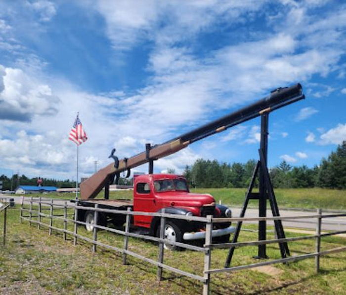 Da Yoopers Tourist Trap - Web Listing (newer photo)